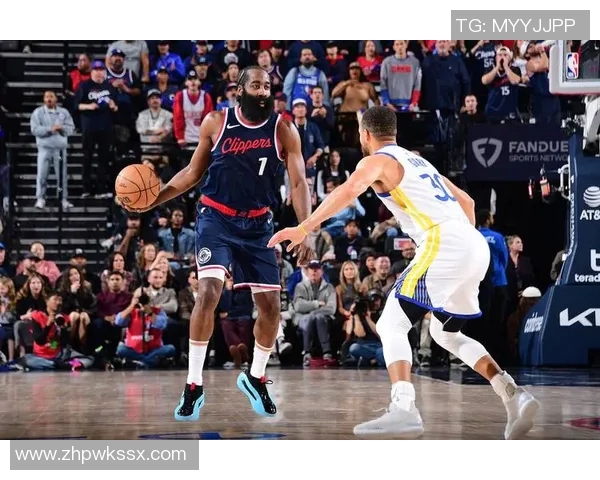 勇士逆袭快船实现三连胜：不畏挑战，再现王者风范